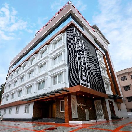 Krishnavalsam Regency Hotel Guruvayur Bagian luar foto