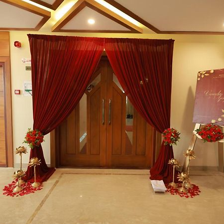 Krishnavalsam Regency Hotel Guruvayur Bagian luar foto