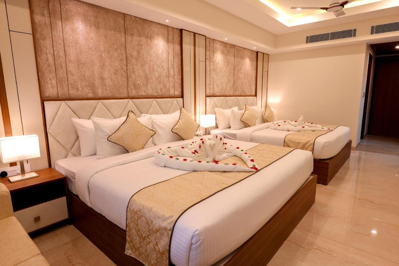 Krishnavalsam Regency Hotel Guruvayur Bagian luar foto