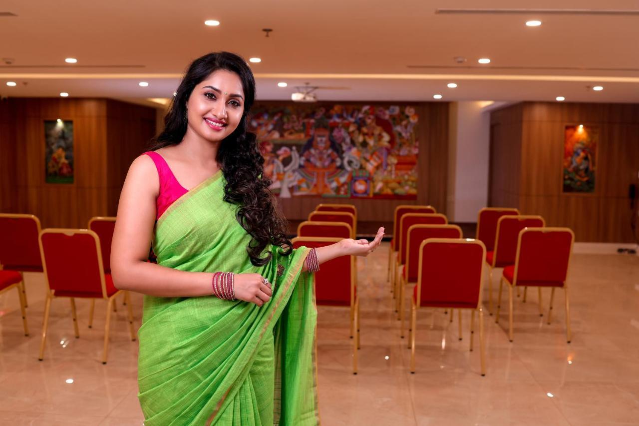 Krishnavalsam Regency Hotel Guruvayur Bagian luar foto