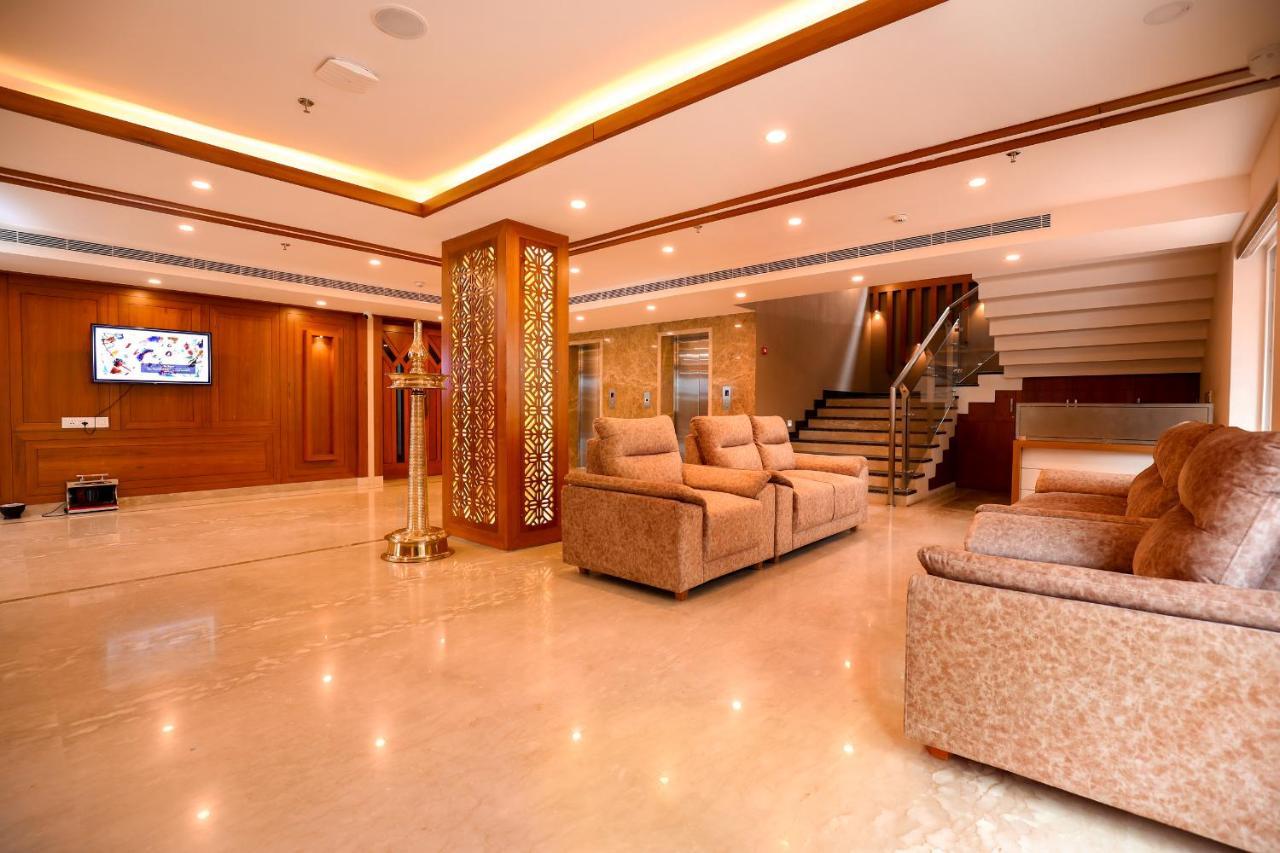 Krishnavalsam Regency Hotel Guruvayur Bagian luar foto