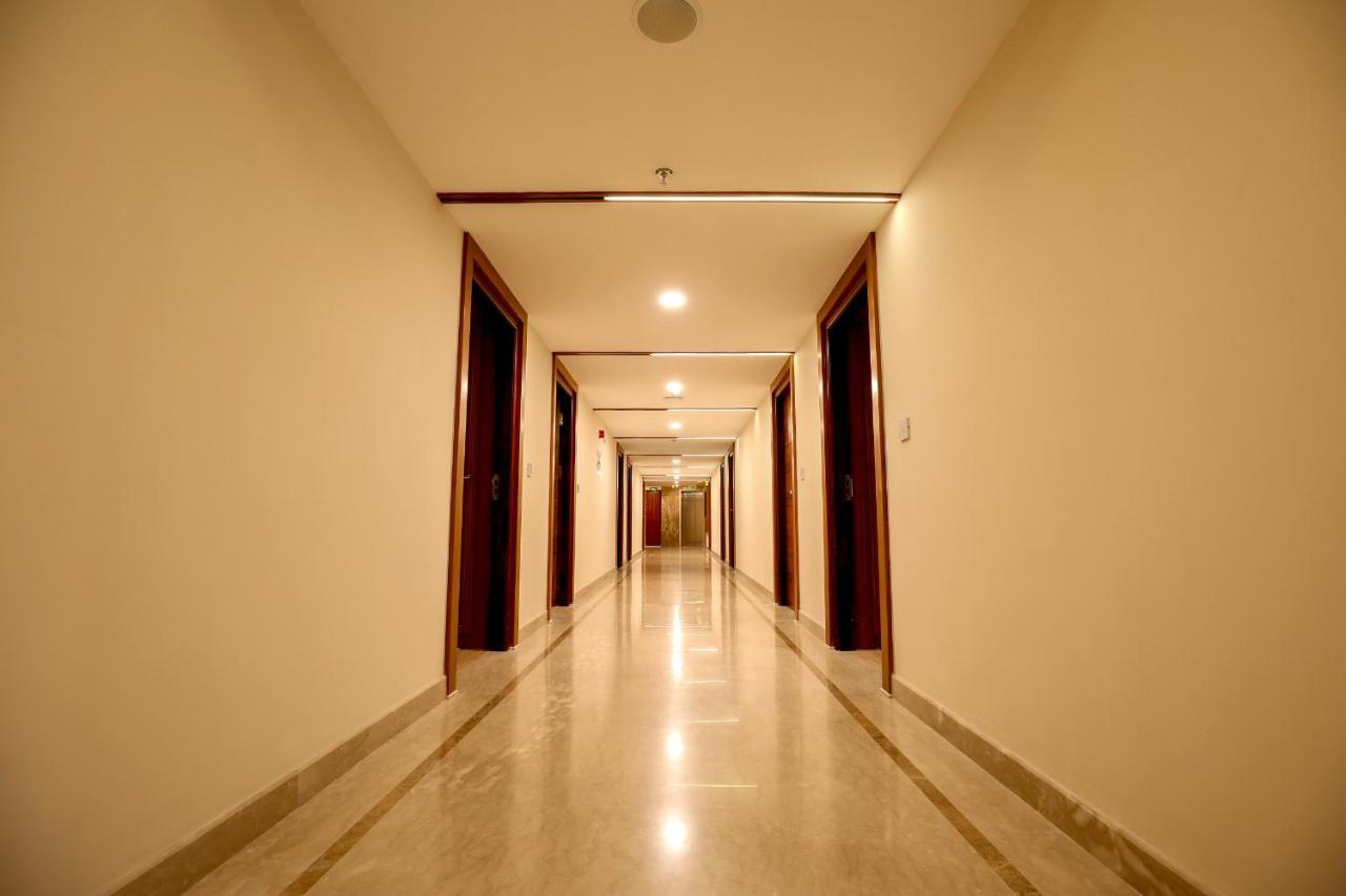 Krishnavalsam Regency Hotel Guruvayur Bagian luar foto