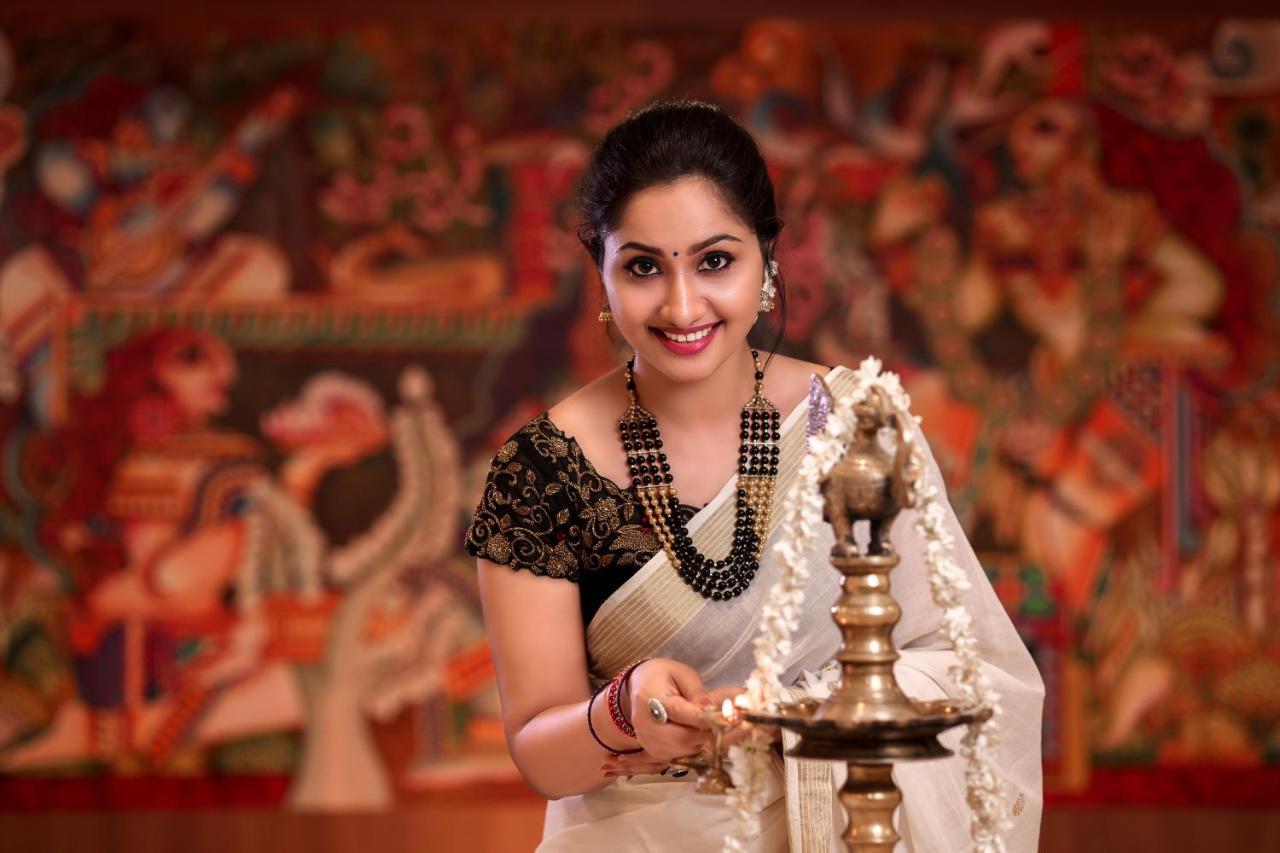Krishnavalsam Regency Hotel Guruvayur Bagian luar foto