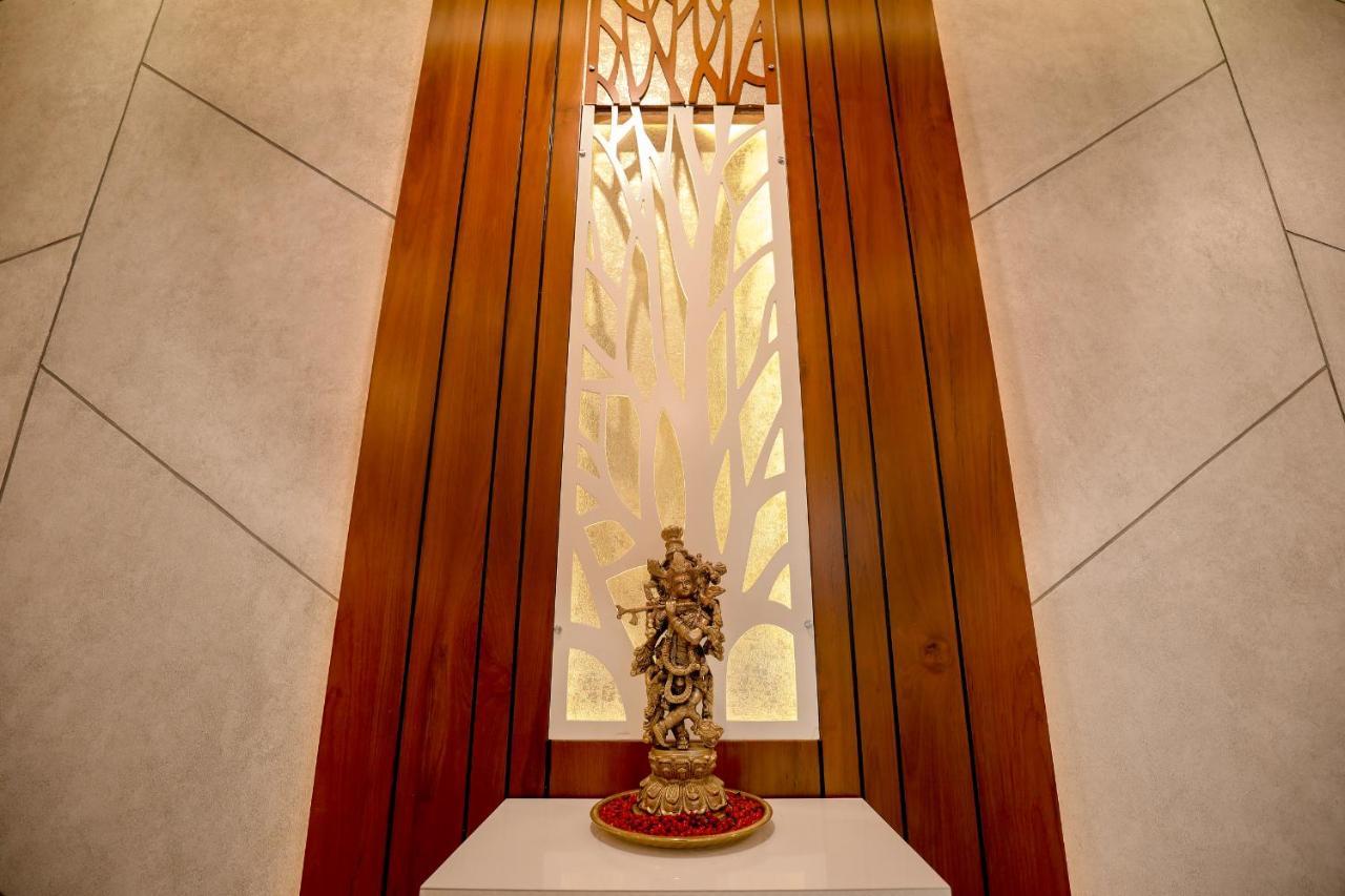 Krishnavalsam Regency Hotel Guruvayur Bagian luar foto