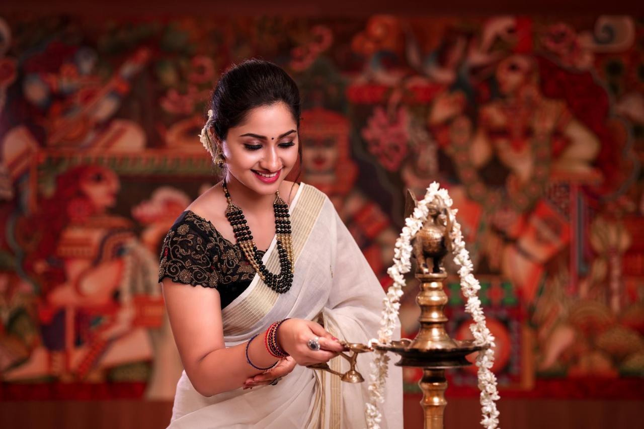 Krishnavalsam Regency Hotel Guruvayur Bagian luar foto
