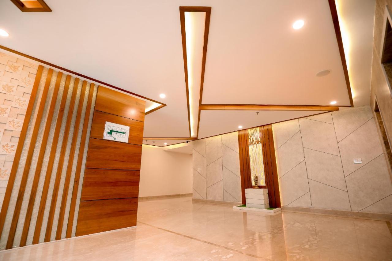 Krishnavalsam Regency Hotel Guruvayur Bagian luar foto