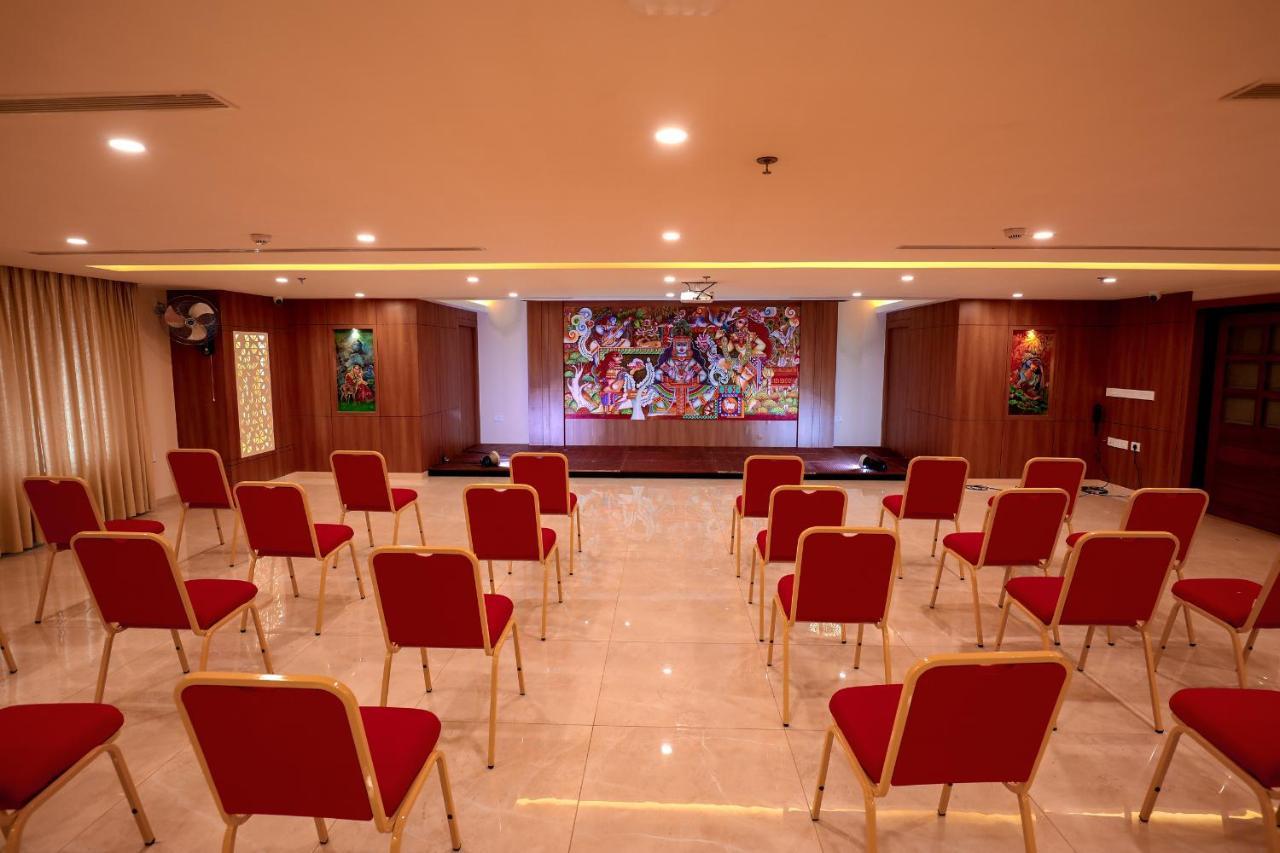 Krishnavalsam Regency Hotel Guruvayur Bagian luar foto