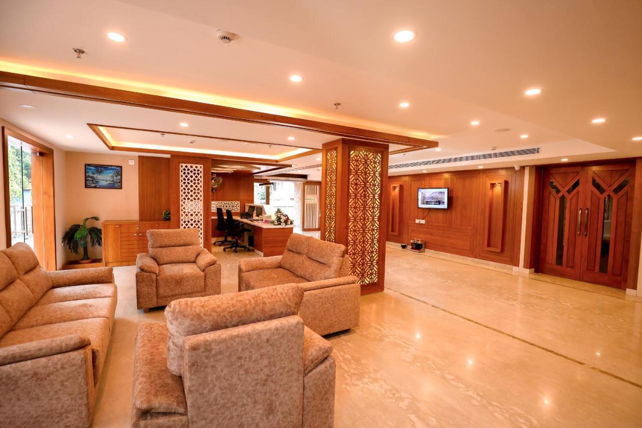 Krishnavalsam Regency Hotel Guruvayur Bagian luar foto