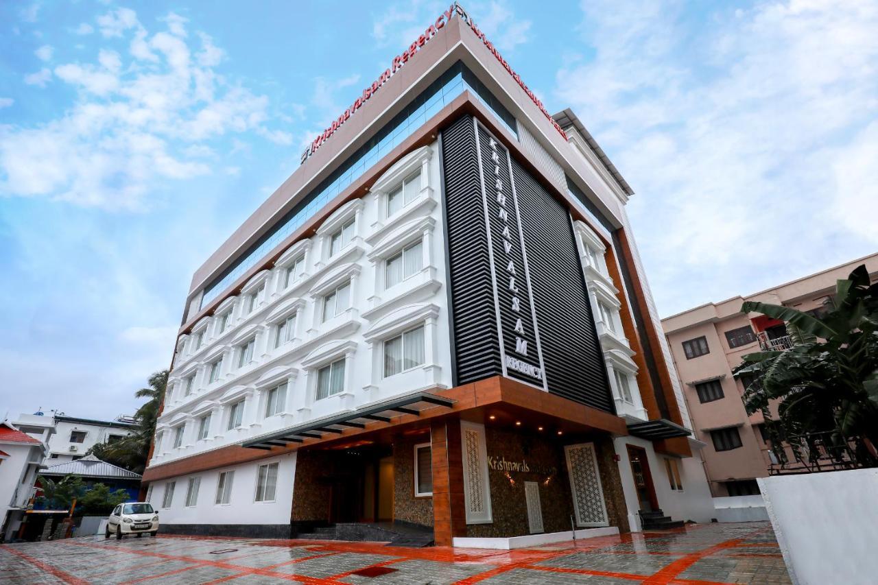 Krishnavalsam Regency Hotel Guruvayur Bagian luar foto