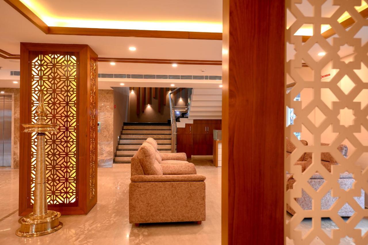 Krishnavalsam Regency Hotel Guruvayur Bagian luar foto
