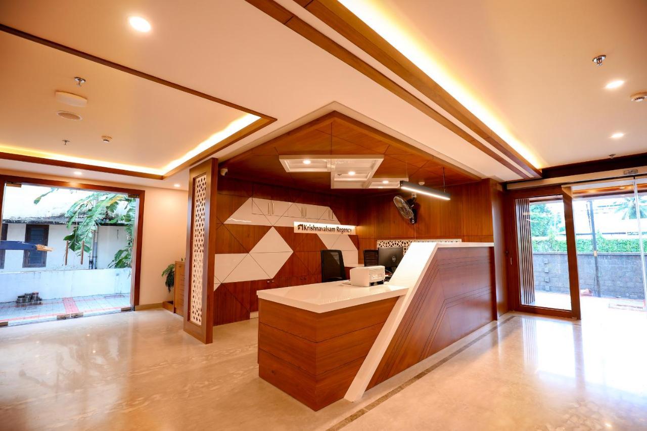 Krishnavalsam Regency Hotel Guruvayur Bagian luar foto