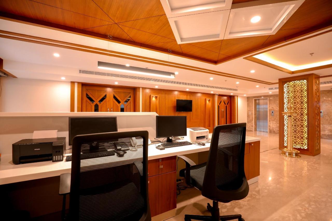 Krishnavalsam Regency Hotel Guruvayur Bagian luar foto