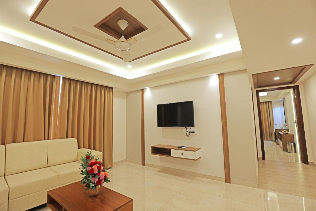 Krishnavalsam Regency Hotel Guruvayur Bagian luar foto