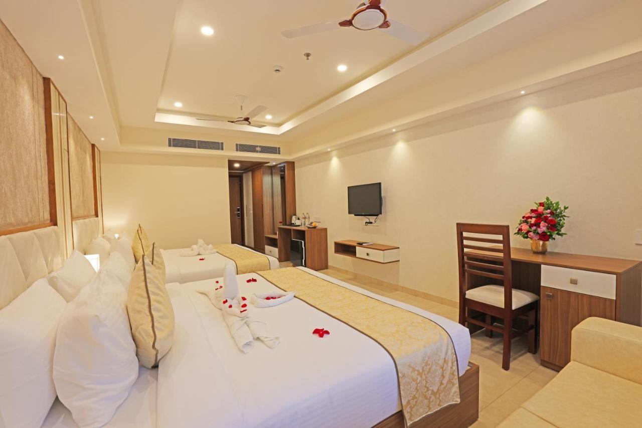 Krishnavalsam Regency Hotel Guruvayur Bagian luar foto