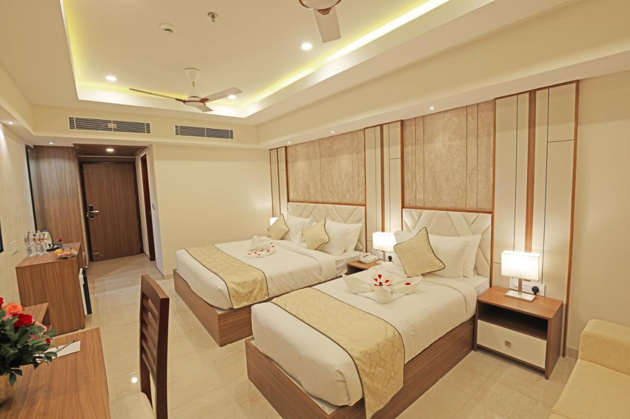 Krishnavalsam Regency Hotel Guruvayur Bagian luar foto