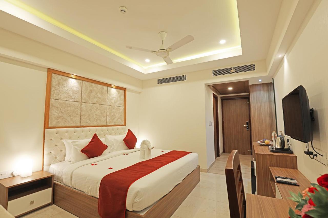 Krishnavalsam Regency Hotel Guruvayur Bagian luar foto