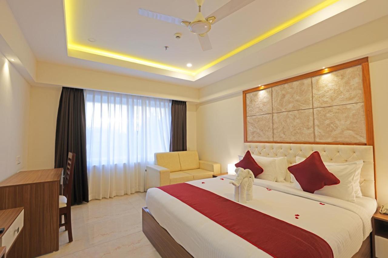 Krishnavalsam Regency Hotel Guruvayur Bagian luar foto