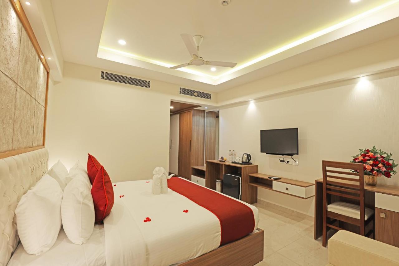 Krishnavalsam Regency Hotel Guruvayur Bagian luar foto
