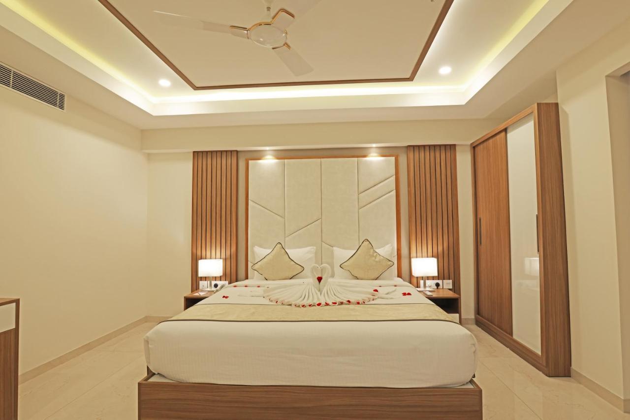 Krishnavalsam Regency Hotel Guruvayur Bagian luar foto