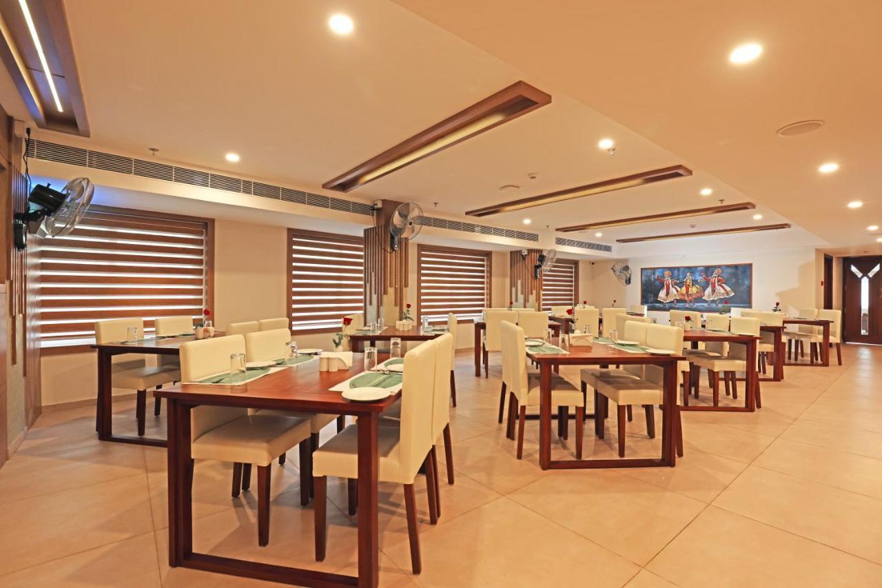 Krishnavalsam Regency Hotel Guruvayur Bagian luar foto